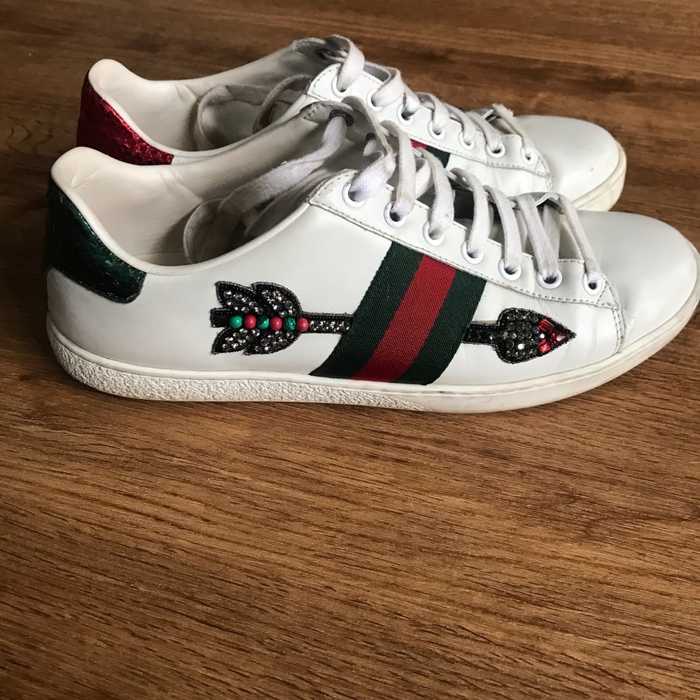 LAST Chance Gucci Arrow Embroidered Sneakers